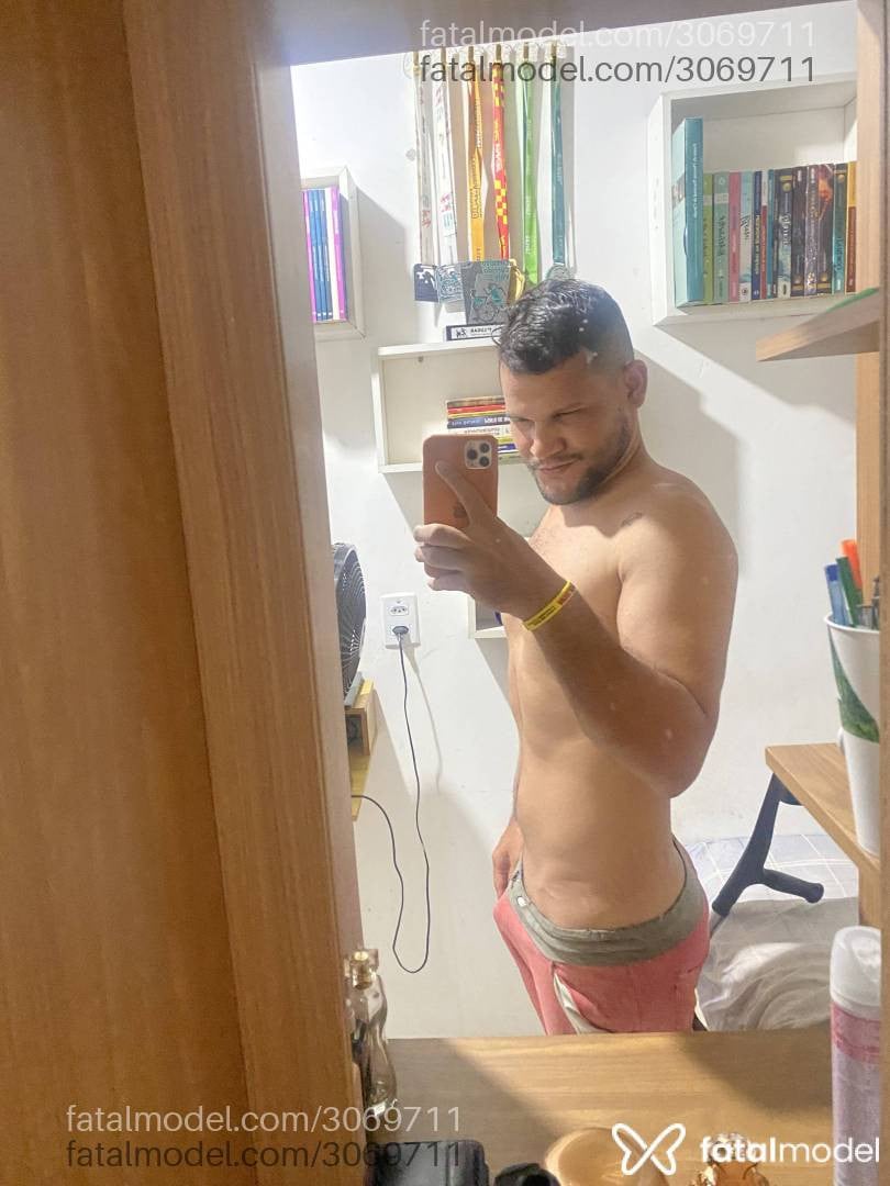 Acompanhante homem morena (o) de olhos castanhos em Parauapebas - Passbumdudo