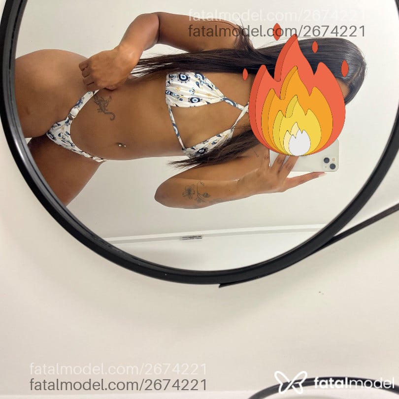 Acompanhante mulher morena (o) de olhos pretos - Angel