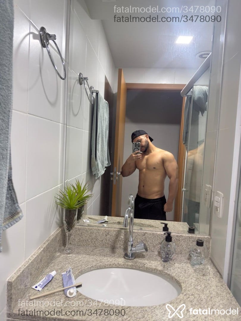 Acompanhante homem morena (o) de olhos pretos - Matheus Lyan Acompanhante homem morena (o) de olhos pretos - Matheus Lyan