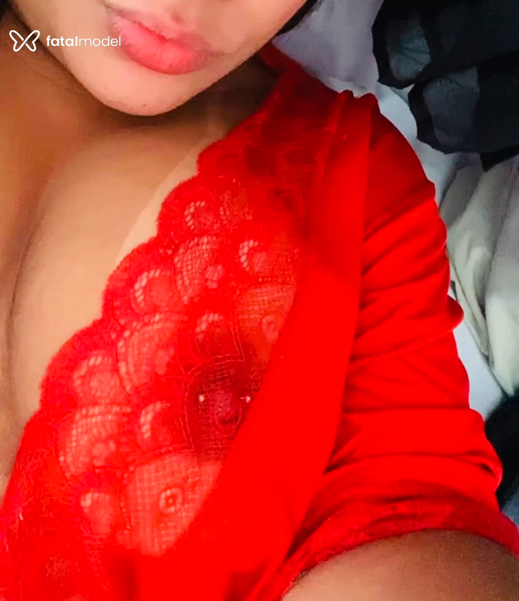 Acompanhante mulher morena (o) de olhos castanhos - Maya