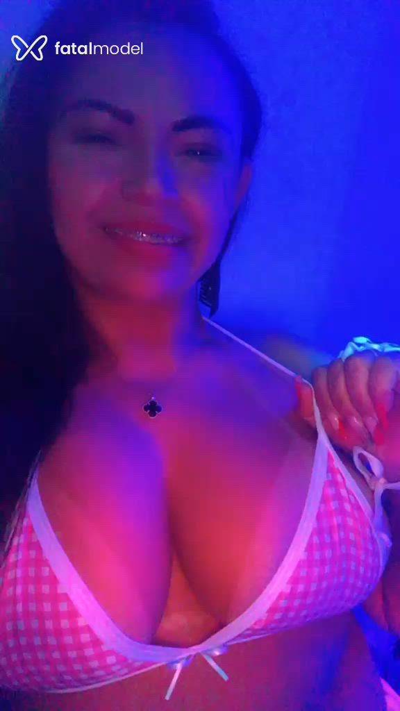 Acompanhante mulher morena (o) de olhos pretos - Luhsouza