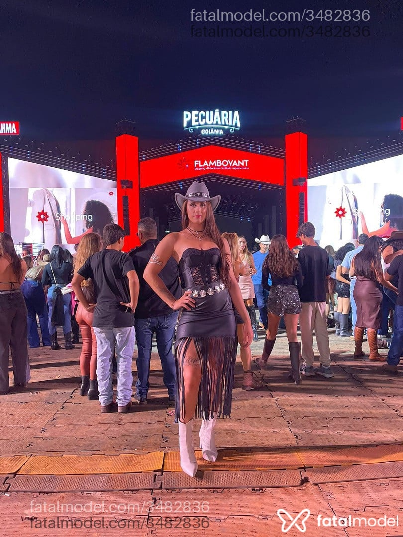 Acompanhante mulher trans com cabelo castanho de olhos castanhos - Samara Vilela