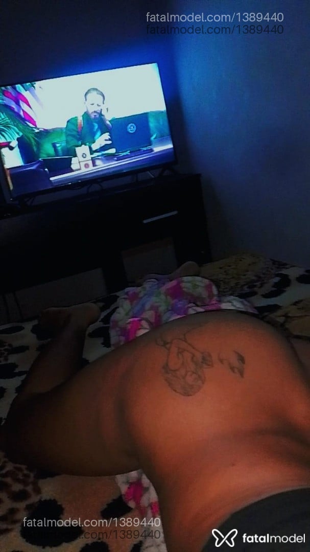 Acompanhante mulher trans morena (o) de olhos pretos - MoOrenna