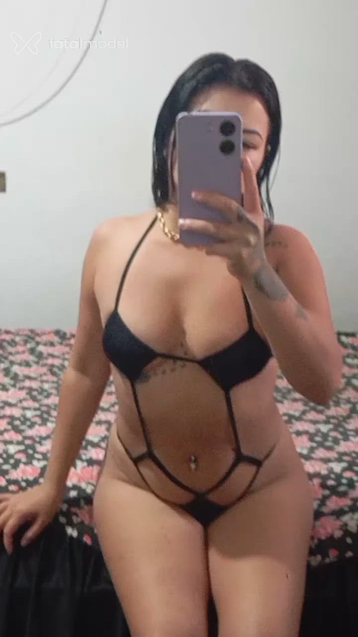 Acompanhante mulher com cabelo castanho de olhos castanhos - Meeel Acompanhante mulher com cabelo castanho de olhos castanhos - Meeel