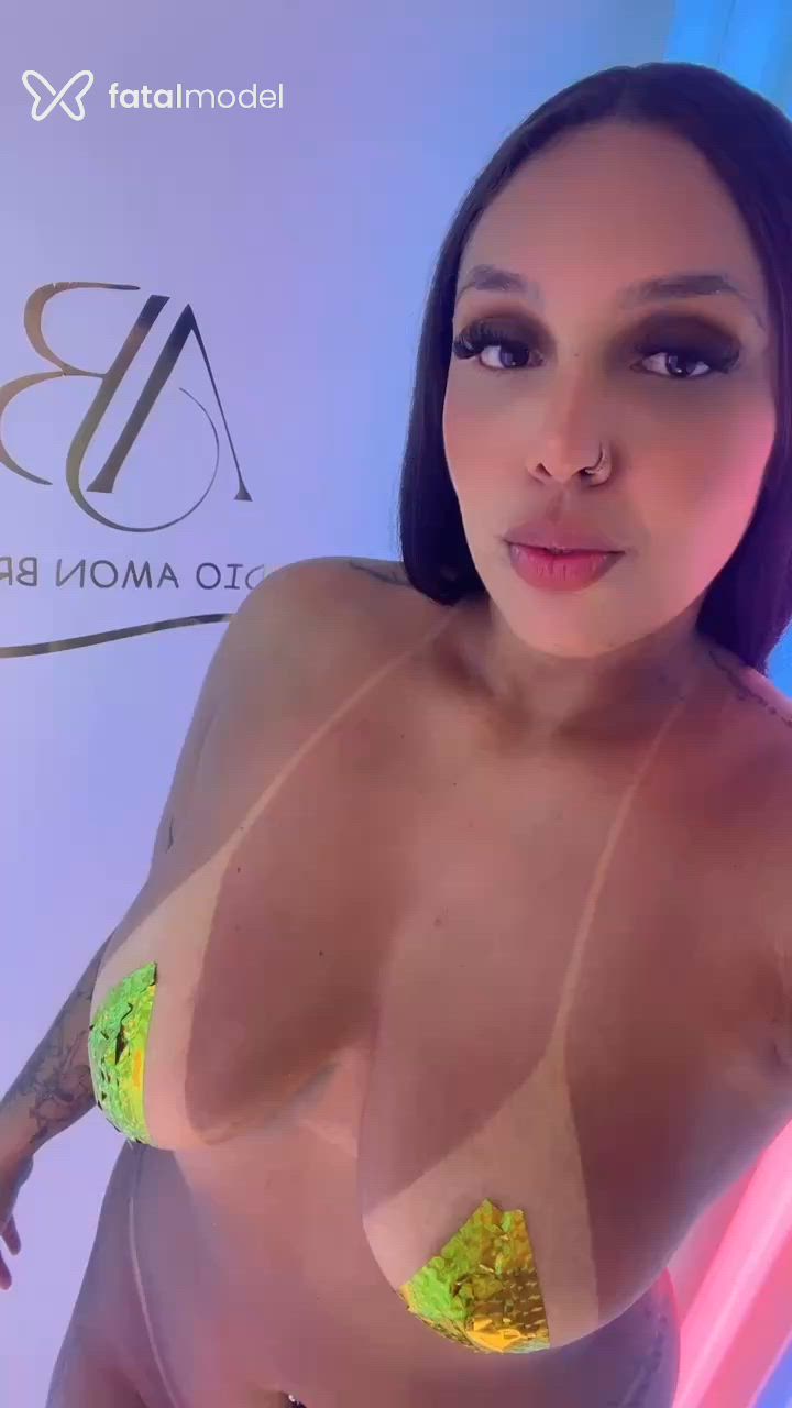 Acompanhante mulher morena (o) de olhos castanhos - Kuppe Brenda