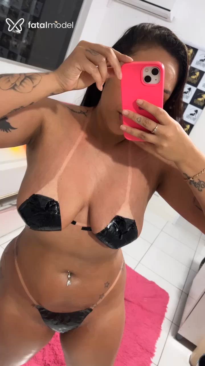 Acompanhante mulher morena (o) de olhos castanhos - Kuppe Brenda