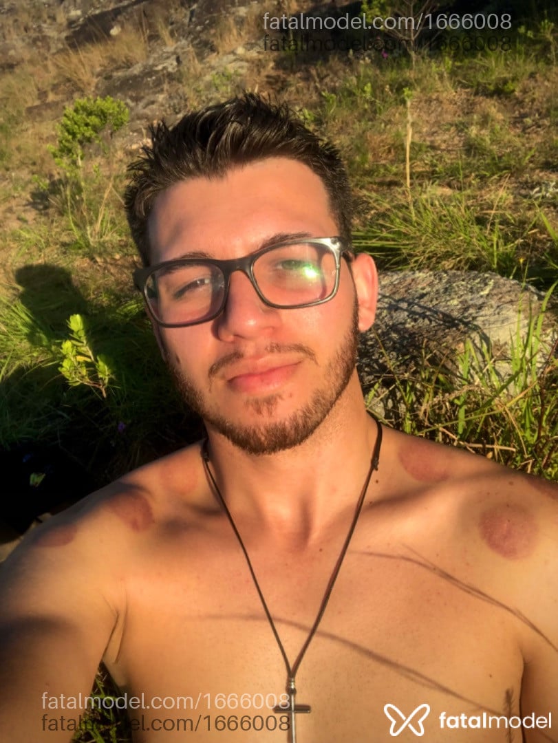 Acompanhante homem morena (o) de olhos castanhos - Lucas Acompanhante homem morena (o) de olhos castanhos - Lucas