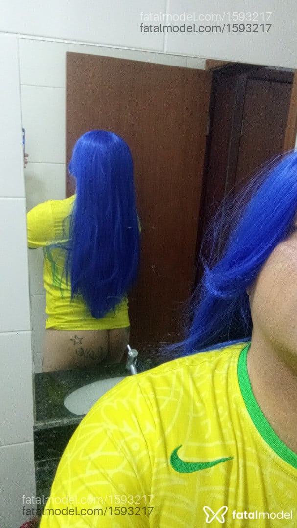 Acompanhante mulher trans ruiva (o) de olhos castanhos - Lorena Karvalho