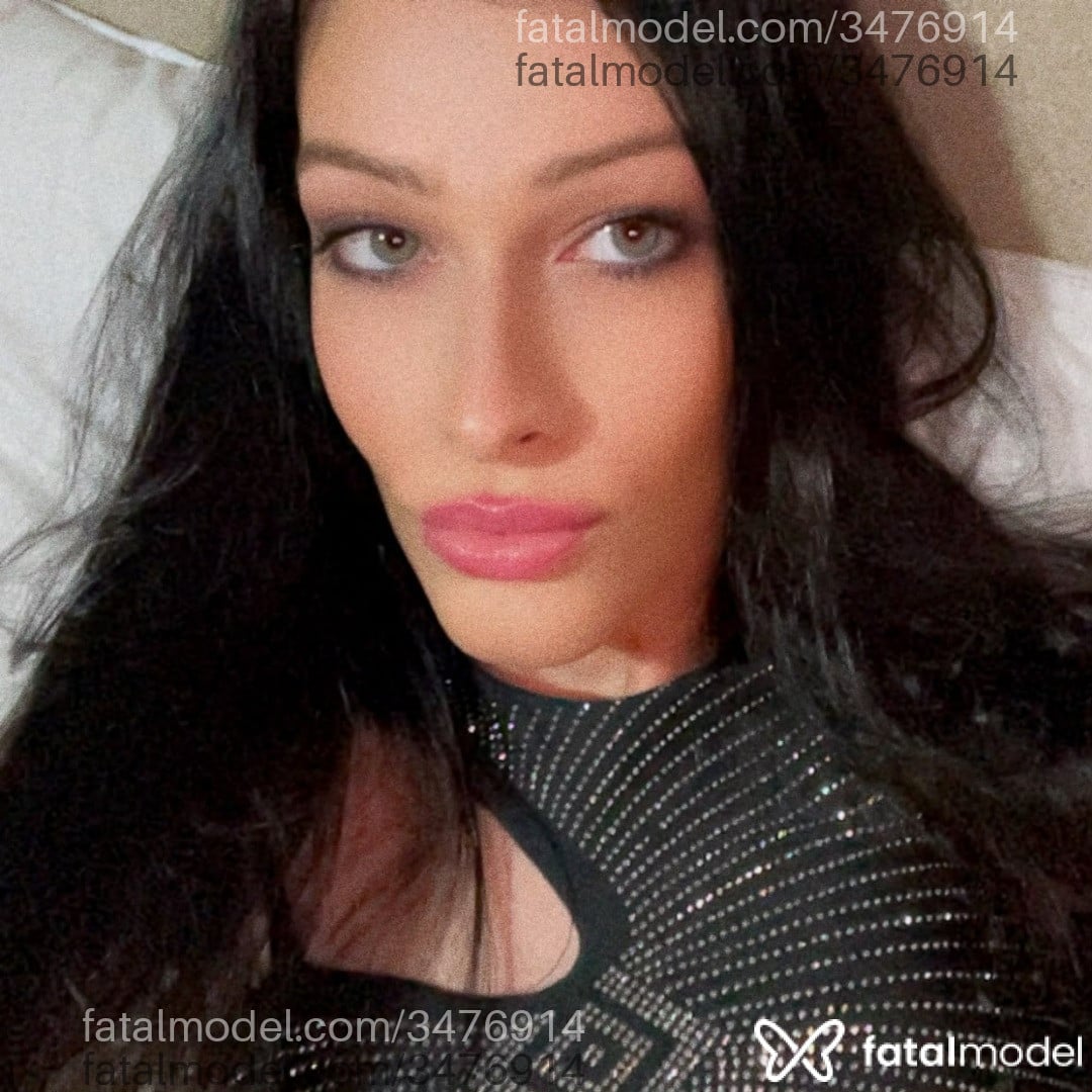 Acompanhante mulher trans morena (o) de olhos verdes - Venetia