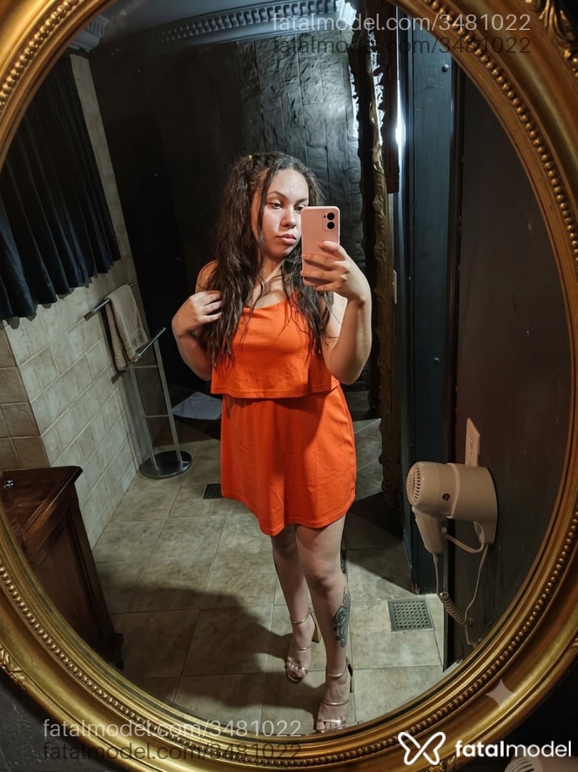 Acompanhante mulher com cabelo castanho de olhos castanhos - Carol Villaca
