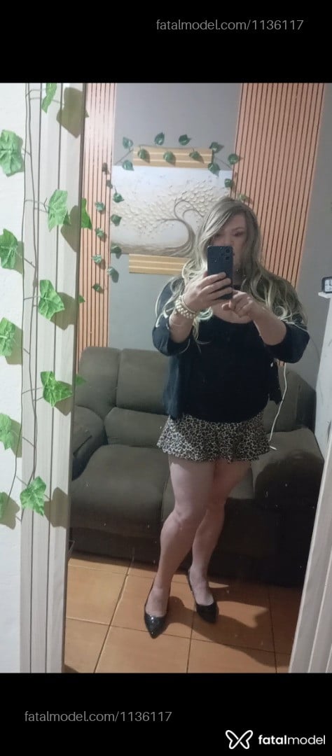 Acompanhante travesti morena (o) de olhos azuis - Júlia Naback
