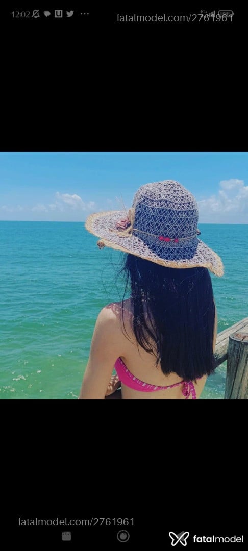 Acompanhante mulher com cabelo castanho de olhos mel - Edihs