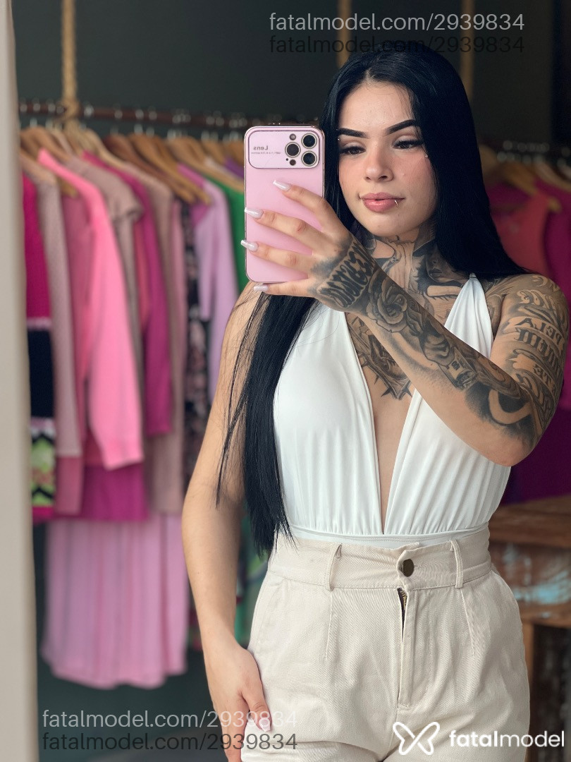 Acompanhante mulher com cabelo castanho de olhos castanhos - Larissa Lima