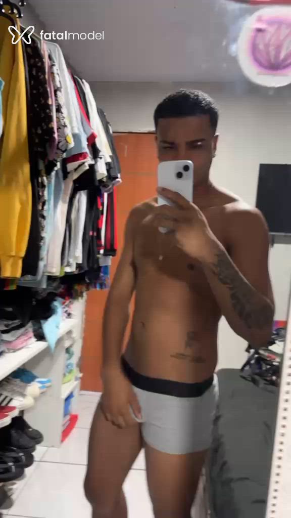 Acompanhante homem morena (o) de olhos pretos - Pretinho Acompanhante homem morena (o) de olhos pretos - Pretinho