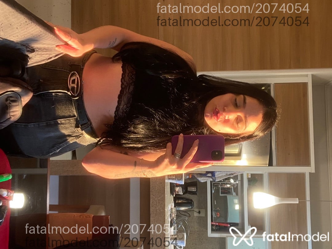 Acompanhante mulher morena (o) de olhos castanhos - Hanna