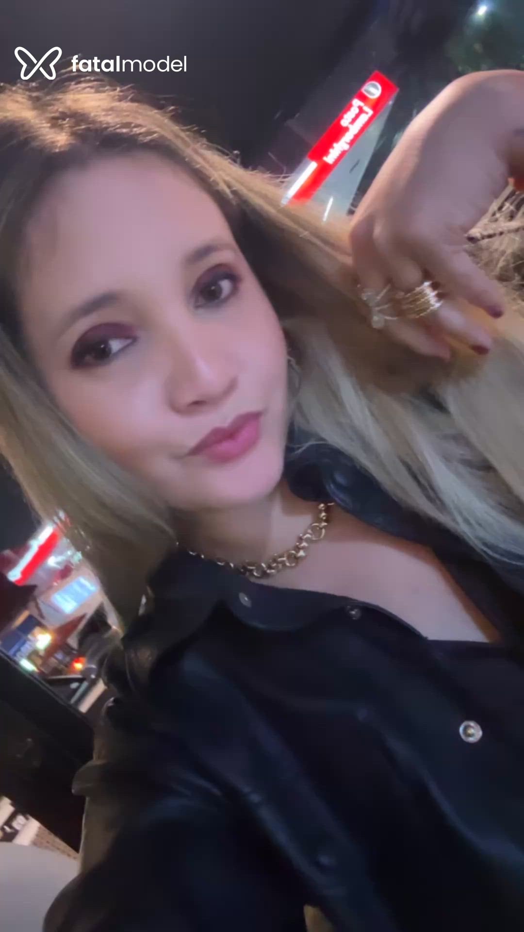 Acompanhante mulher loira (o) de olhos mel - Diana Gomez