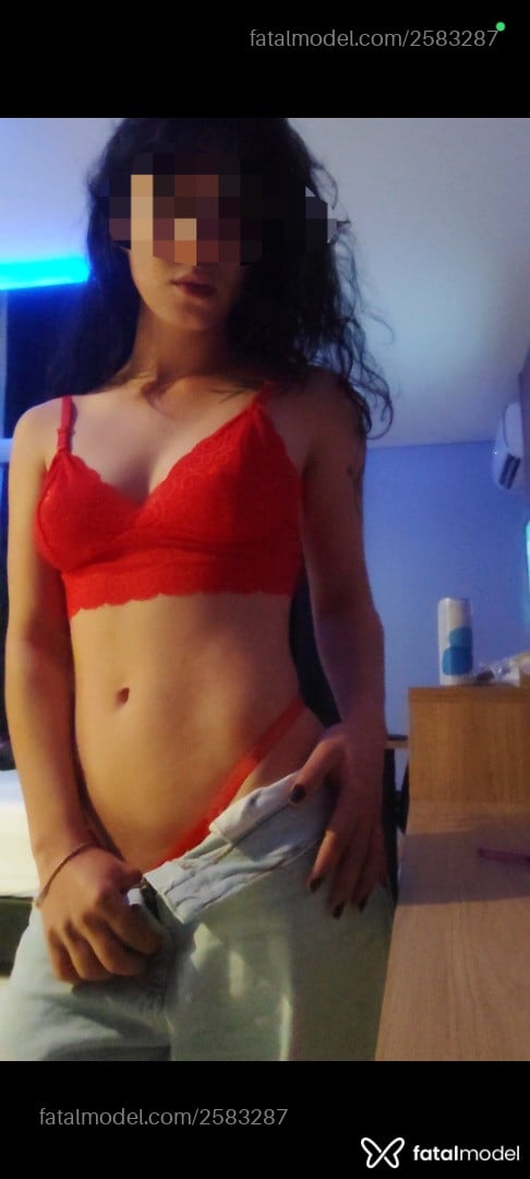 Acompanhante mulher morena (o) de olhos pretos - Talía Tomé Acompanhante mulher morena (o) de olhos pretos - Talía Tomé