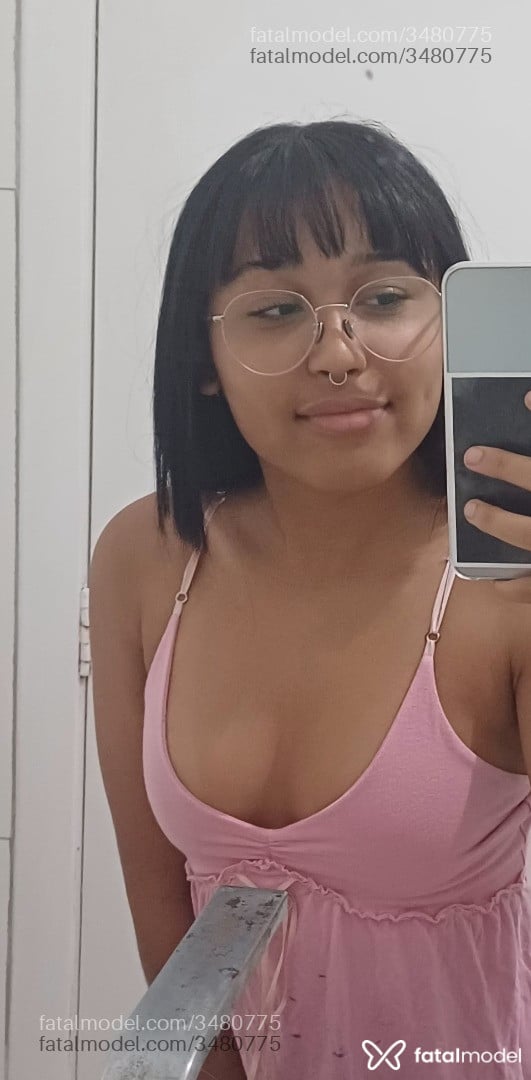 Acompanhante mulher morena (o) de olhos pretos - Nonno