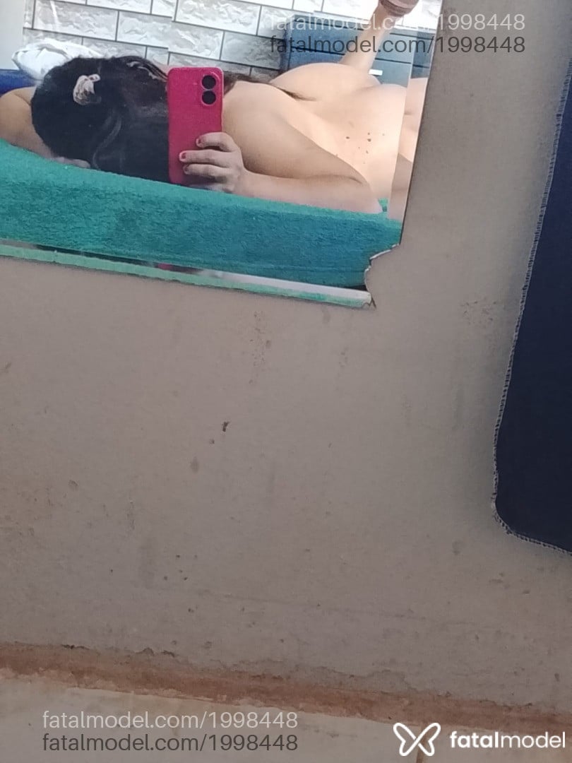 Acompanhante mulher morena (o) de olhos castanhos - Kapytu