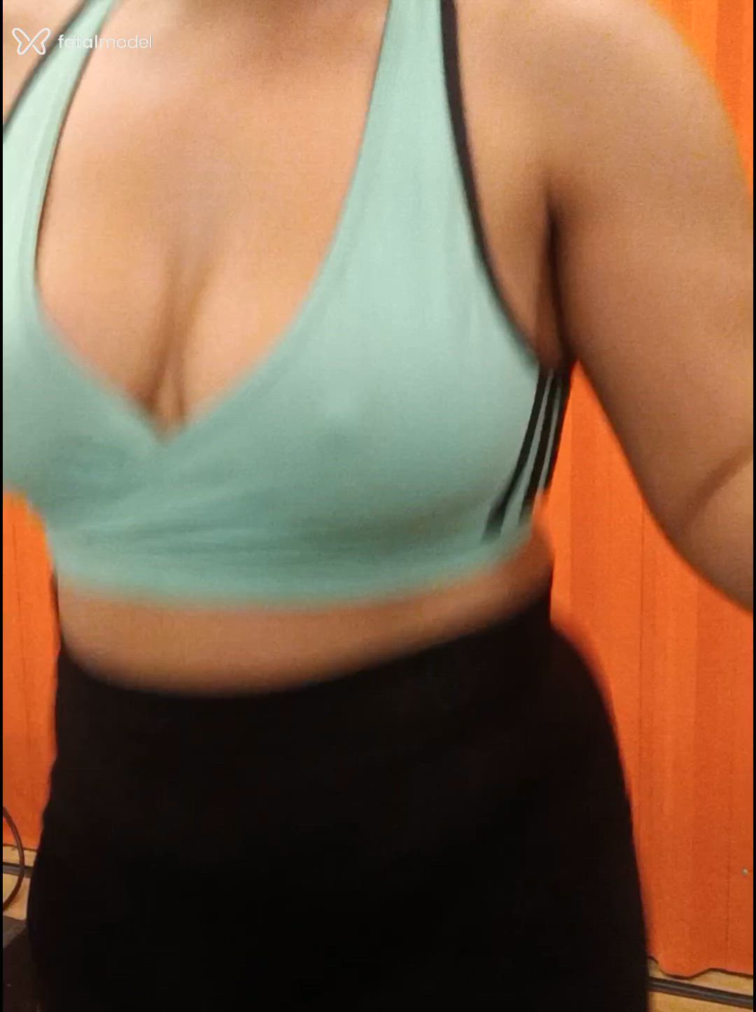 Acompanhante mulher morena (o) de olhos mel - Jasmin