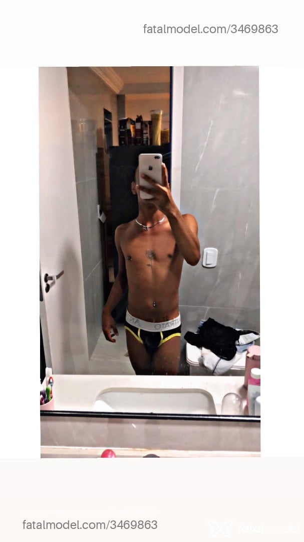 Acompanhante homem loira (o) de olhos pretos - Ryan