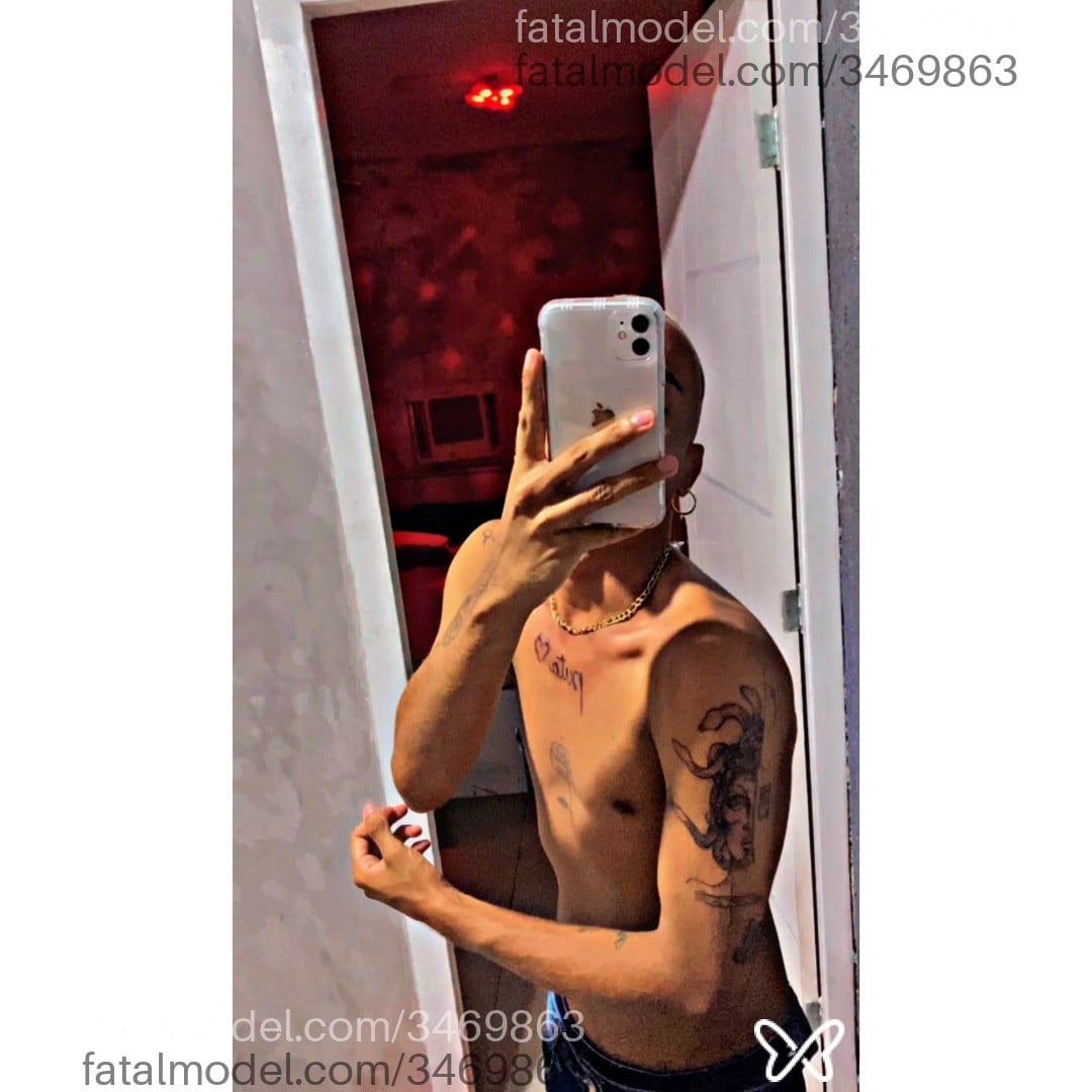 Acompanhante homem loira (o) de olhos pretos - Ryan