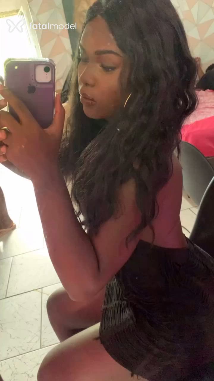 Acompanhante mulher trans morena (o) de olhos pretos - Preta Rara