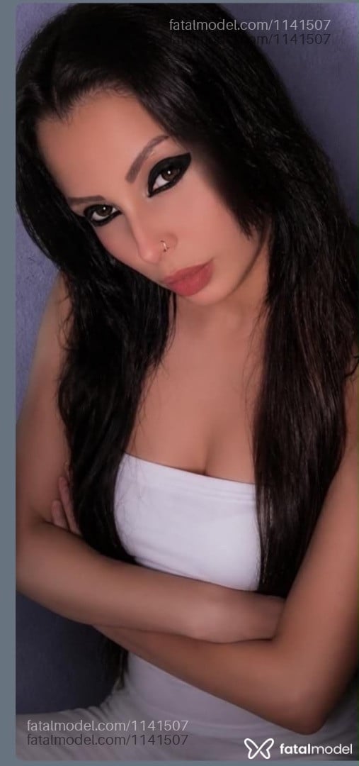 Acompanhante mulher loira (o) de olhos castanhos - Rytinha Bettencour