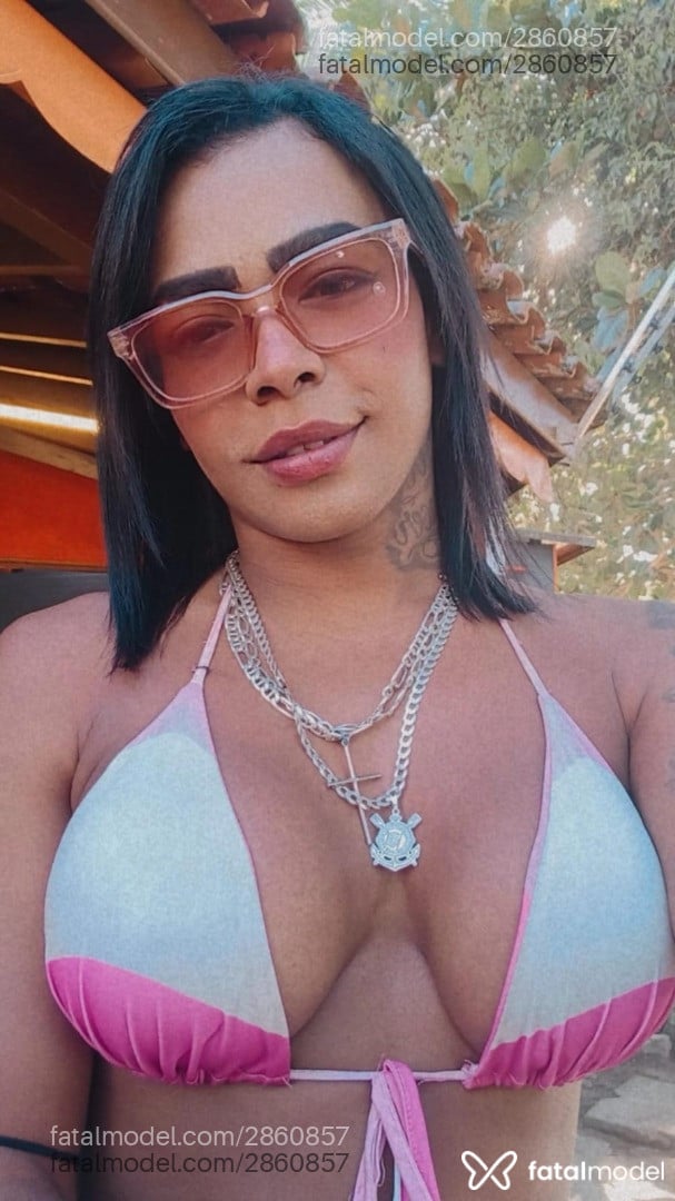 Acompanhante mulher trans morena (o) de olhos pretos - Nathaxa Ohanna