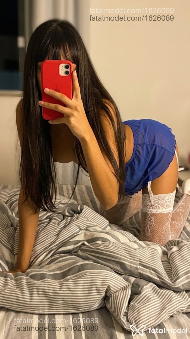 Acompanhante mulher com cabelo castanho de olhos castanhos - Júlia Bastos