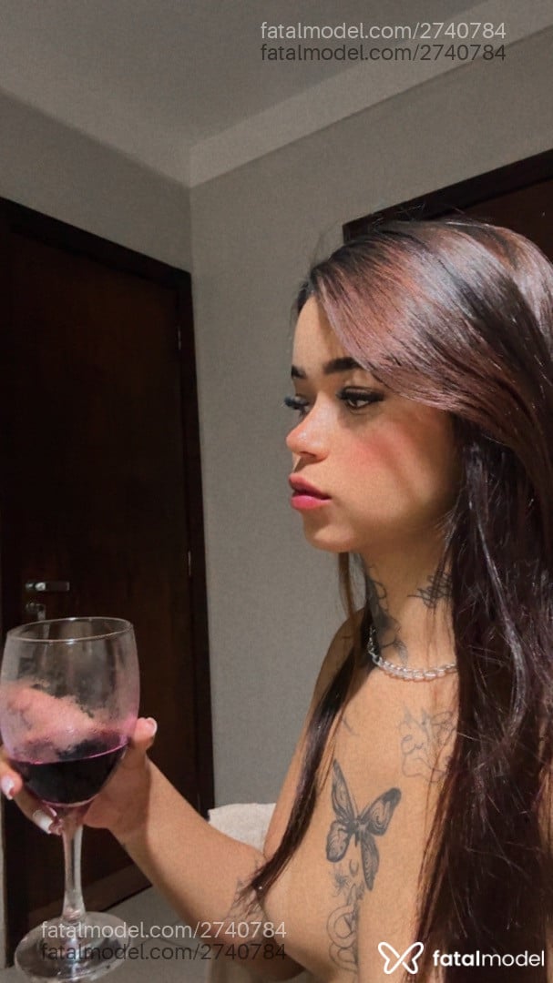 Acompanhante mulher morena (o) de olhos castanhos - Venélope