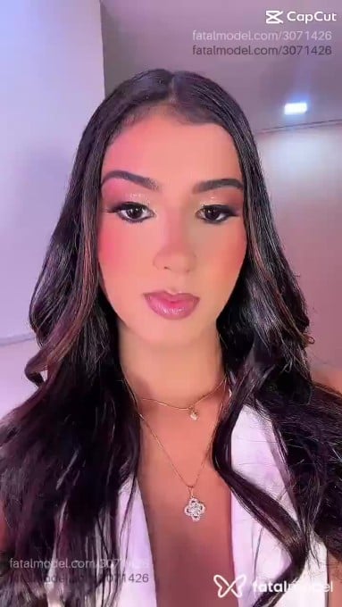 Acompanhante mulher trans com cabelo castanho de olhos mel em São Paulo - Julia Souza