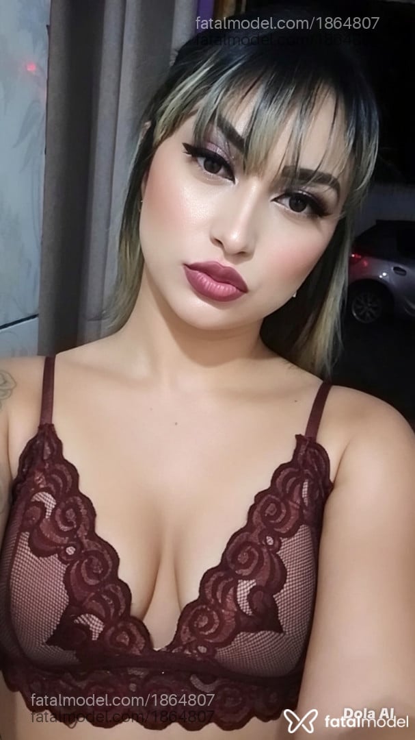 Acompanhante mulher loira (o) de olhos castanhos - Penélope