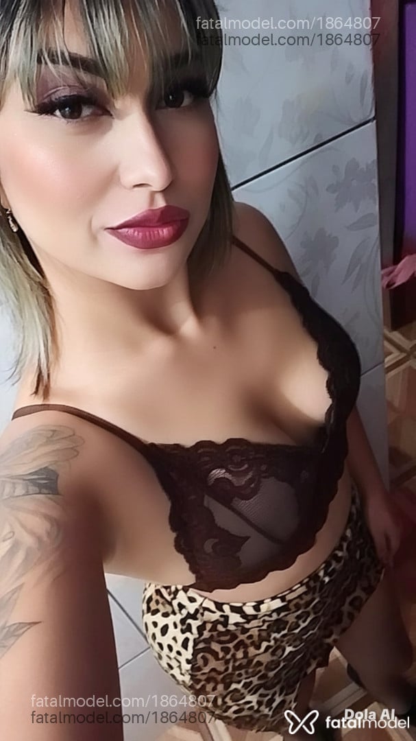 Acompanhante mulher loira (o) de olhos castanhos - Penélope