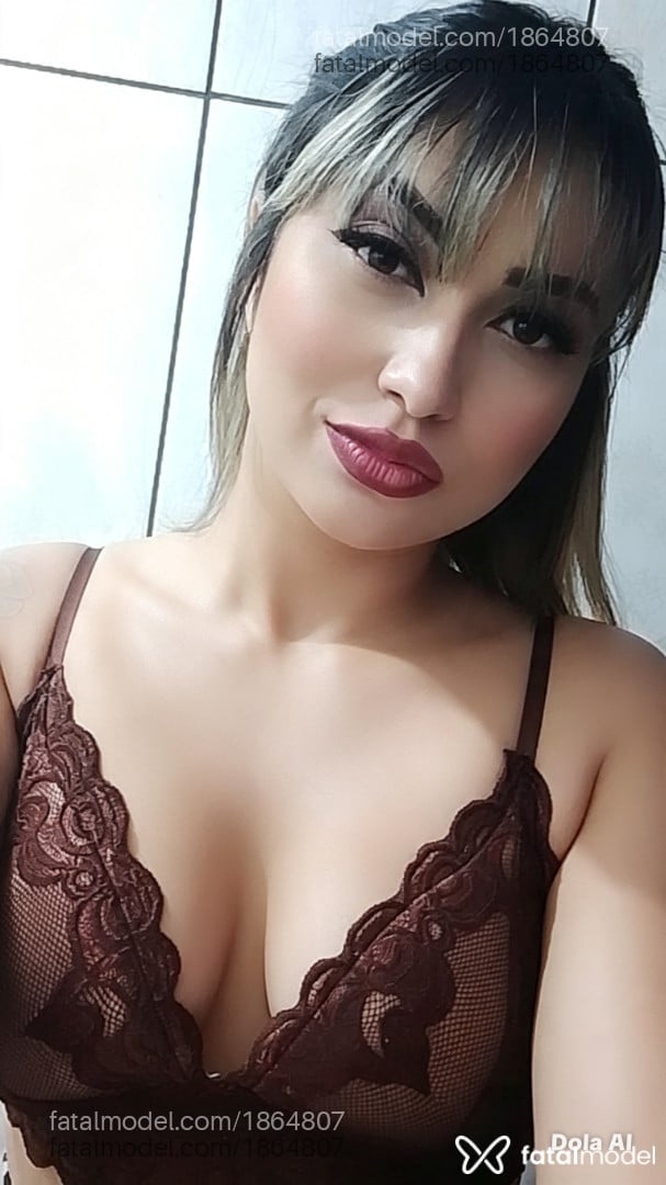 Acompanhante mulher loira (o) de olhos castanhos - Penélope