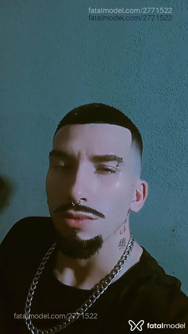 Acompanhante homem morena (o) de olhos castanhos - Kauakakau Acompanhante homem morena (o) de olhos castanhos - Kauakakau