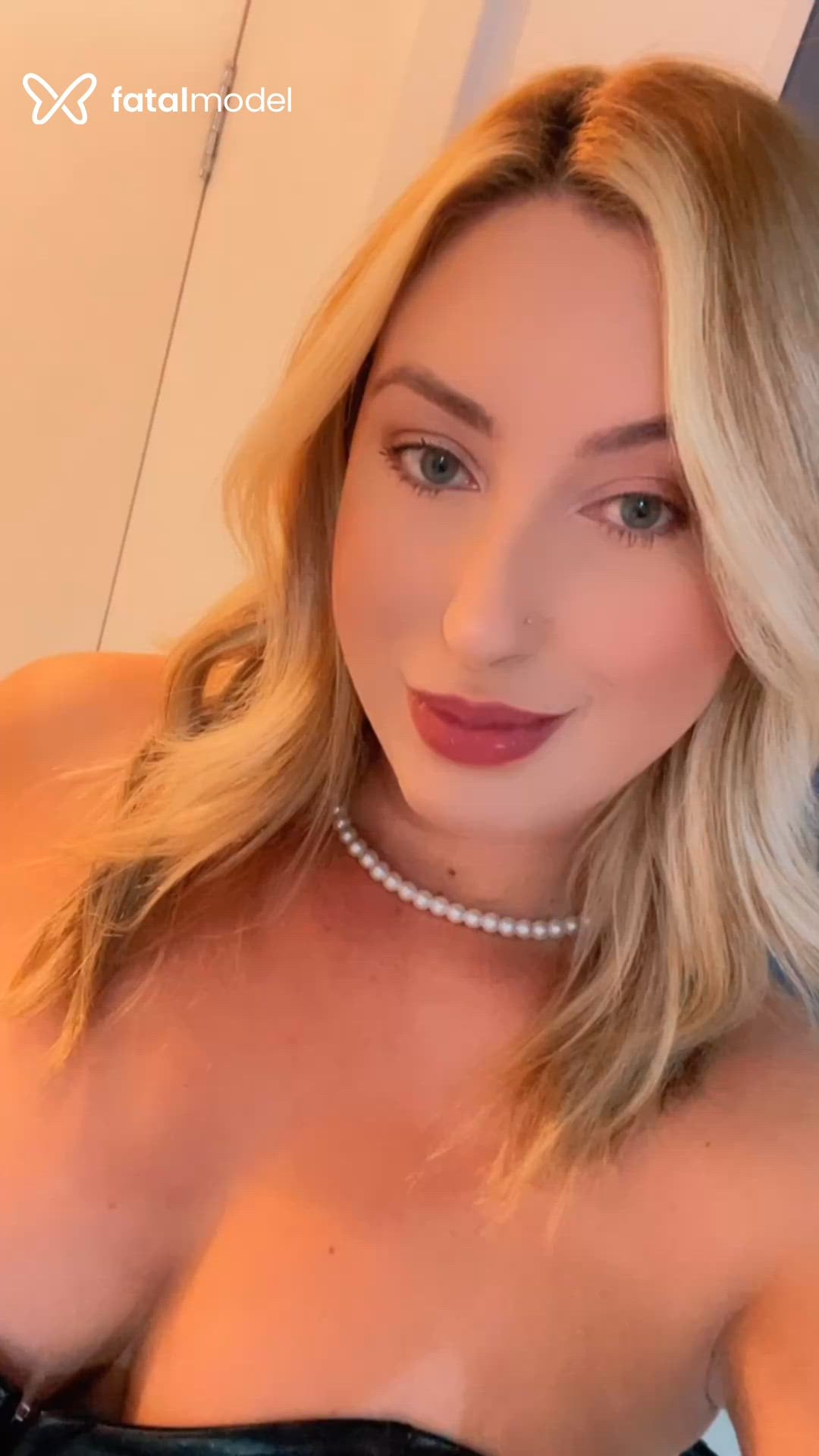 Acompanhante mulher loira (o) de olhos verdes - Tiffany Acompanhante mulher loira (o) de olhos verdes - Tiffany