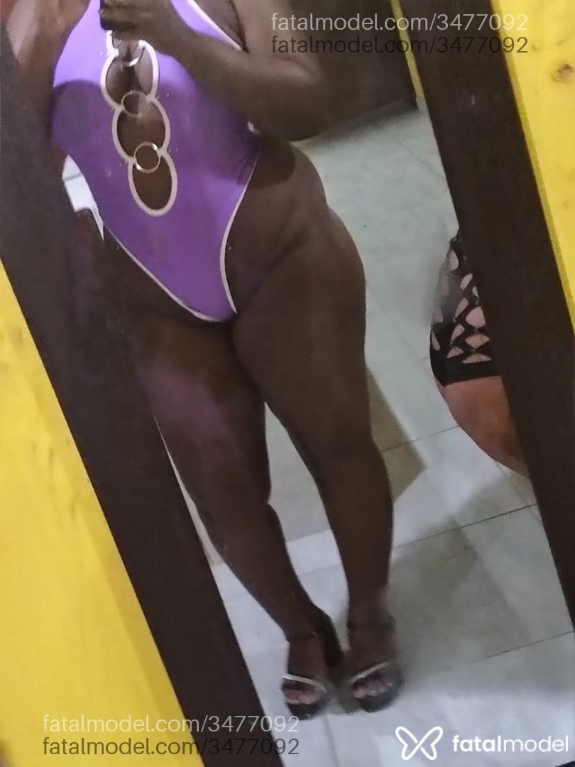 Acompanhante mulher com cabelo castanho de olhos pretos - Larissa