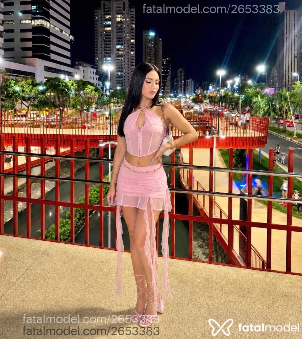Acompanhante mulher trans morena (o) de olhos pretos - Aurora Fernandes