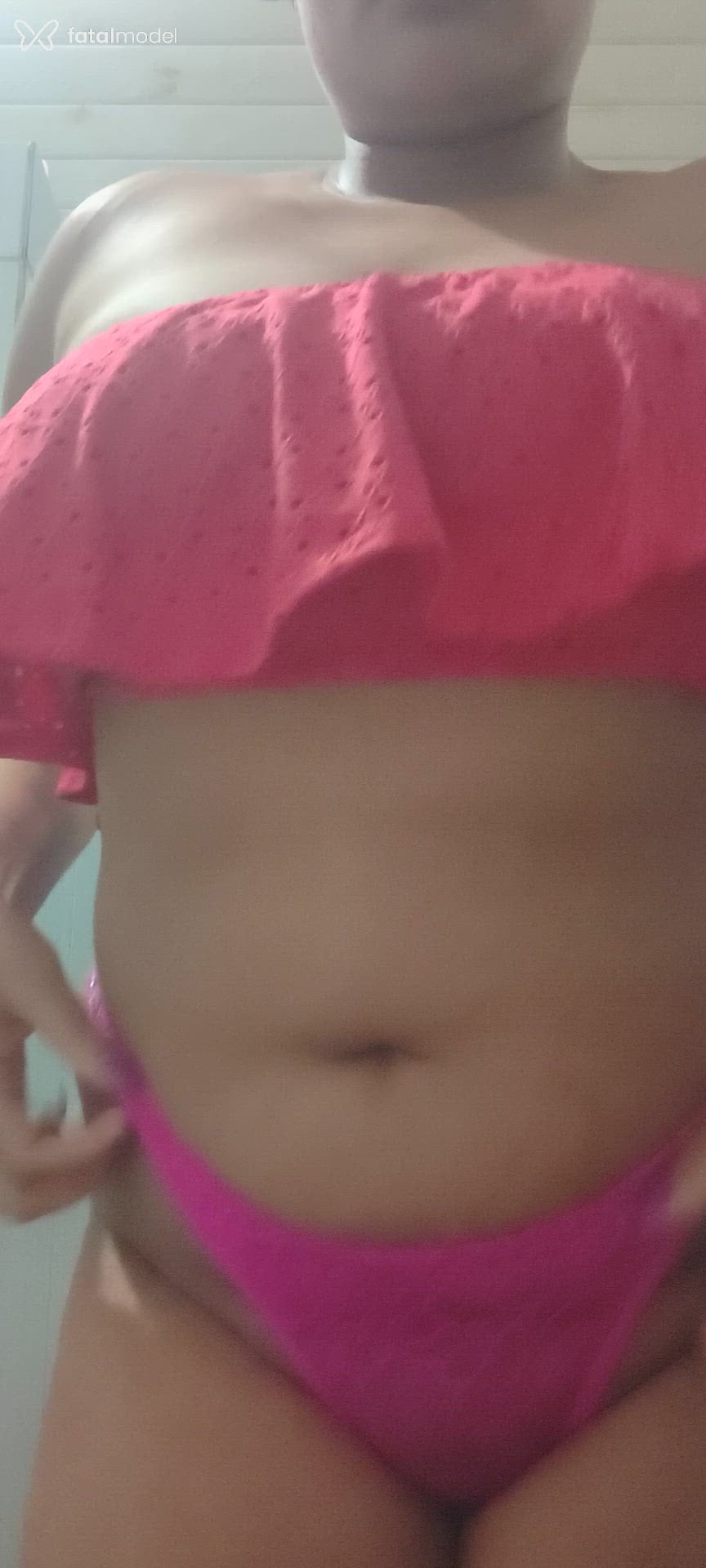 Acompanhante mulher morena (o) de olhos castanhos - Cacau Acompanhante mulher morena (o) de olhos castanhos - Cacau