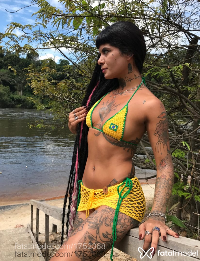 Acompanhante mulher morena (o) de olhos castanhos - Garota vip