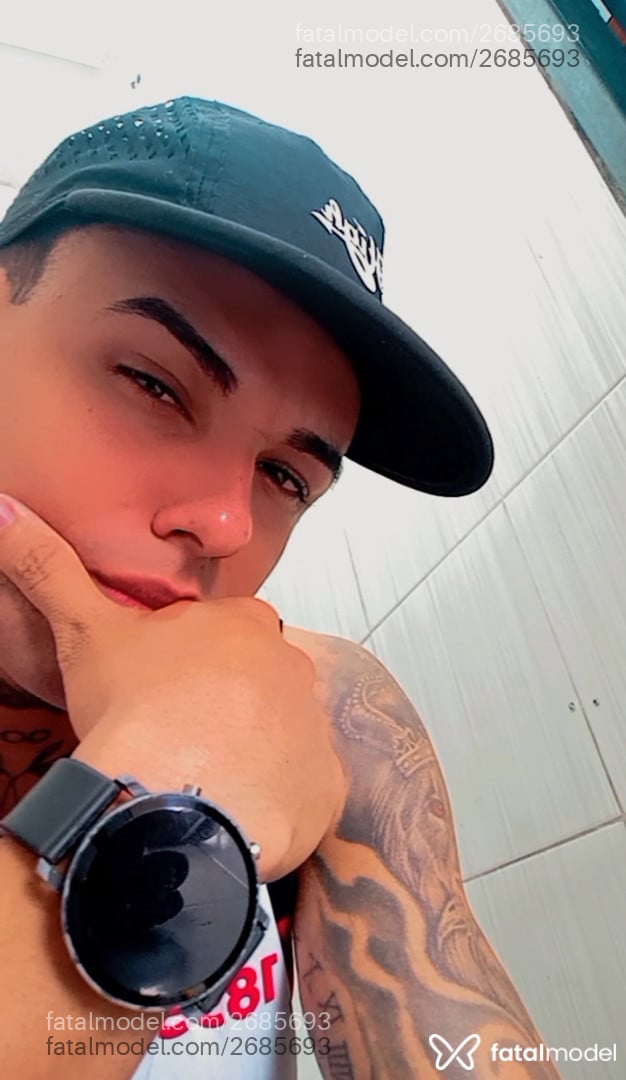 Acompanhante homem morena (o) de olhos castanhos - Bombeiro Acompanhante homem morena (o) de olhos castanhos - Bombeiro
