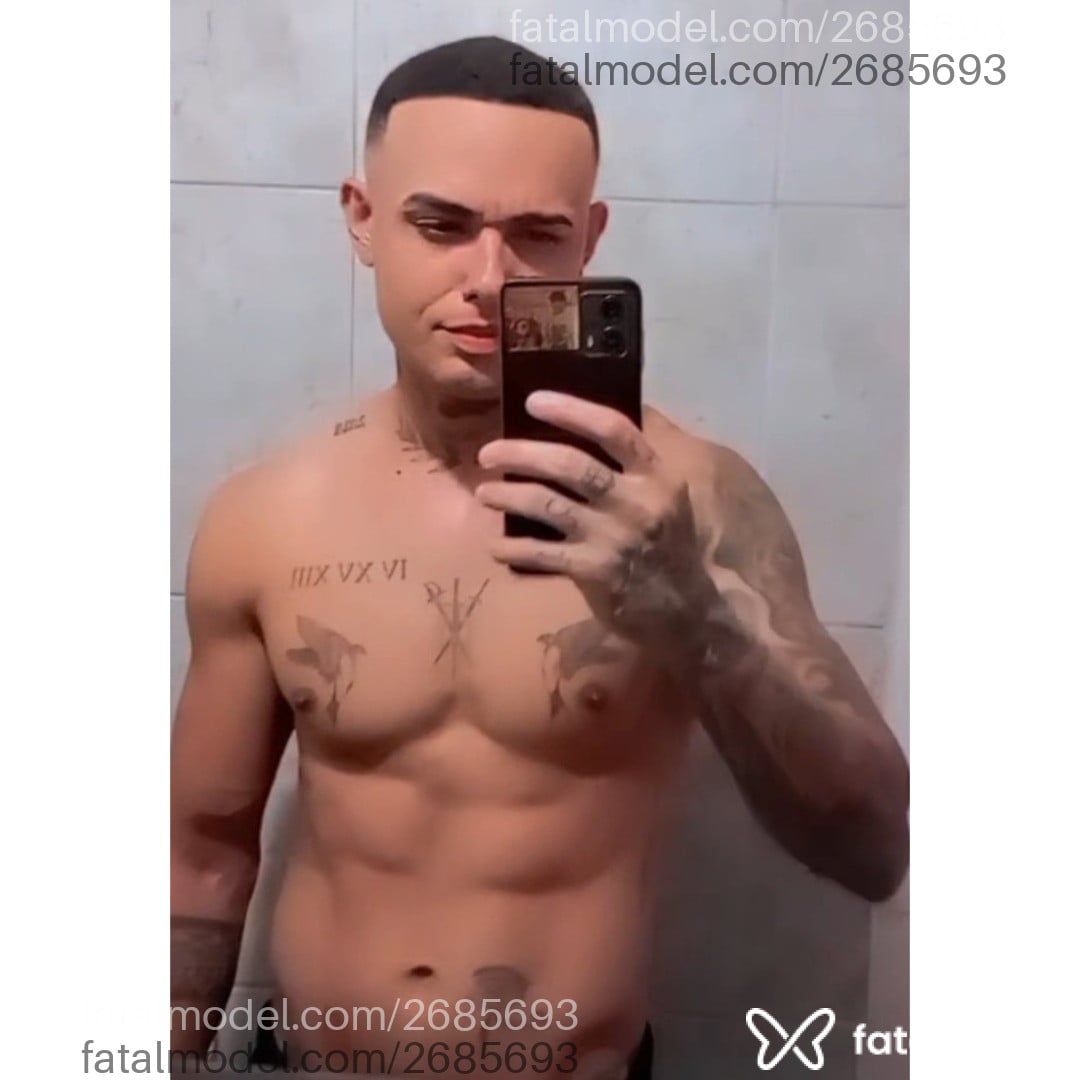 Acompanhante homem morena (o) de olhos castanhos - Bombeiro