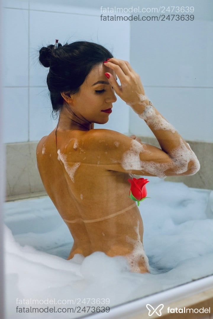Acompanhante mulher morena (o) de olhos pretos - Renata