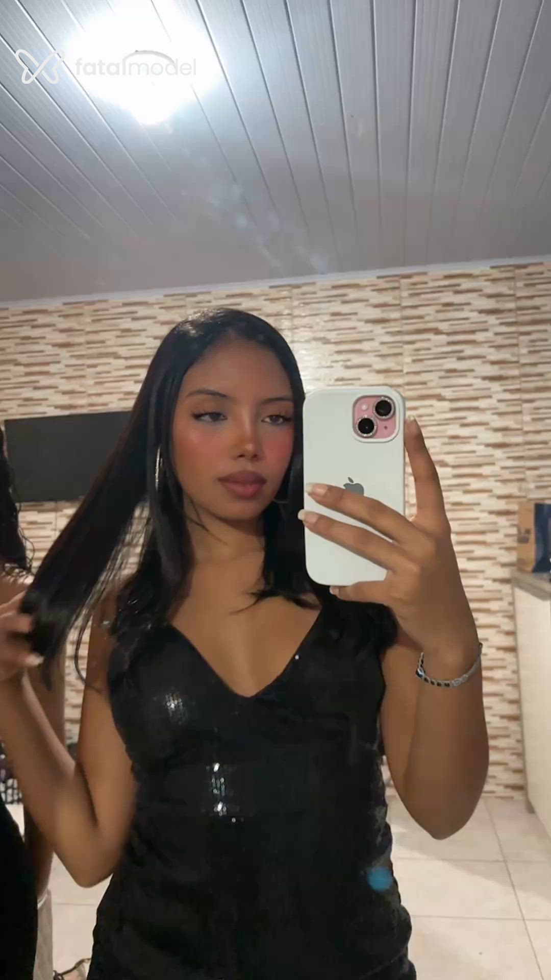 Acompanhante mulher morena (o) de olhos castanhos - Mary