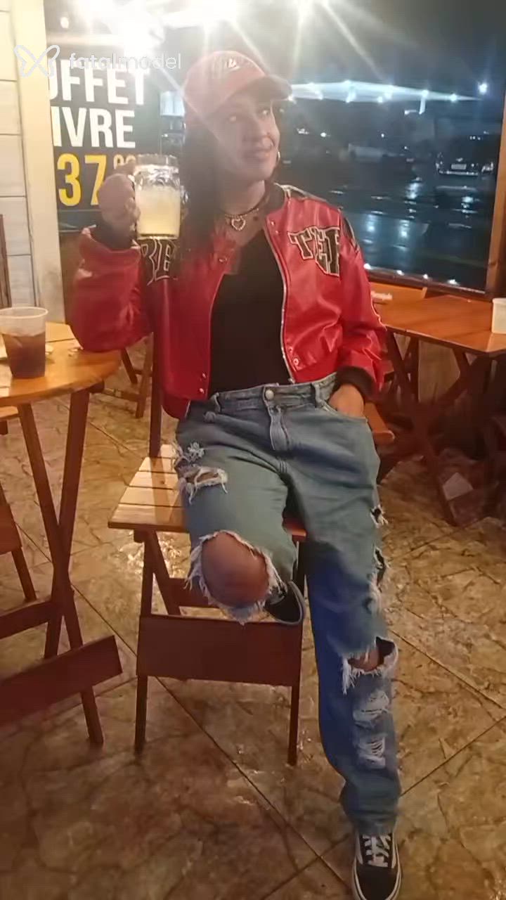 Acompanhante mulher ruiva (o) de olhos castanhos - Suzi