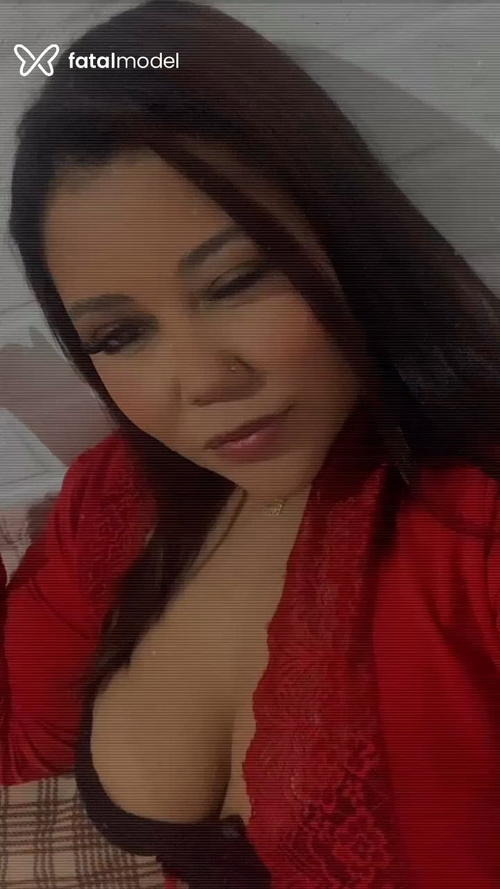 Acompanhante mulher ruiva (o) de olhos castanhos - Mel