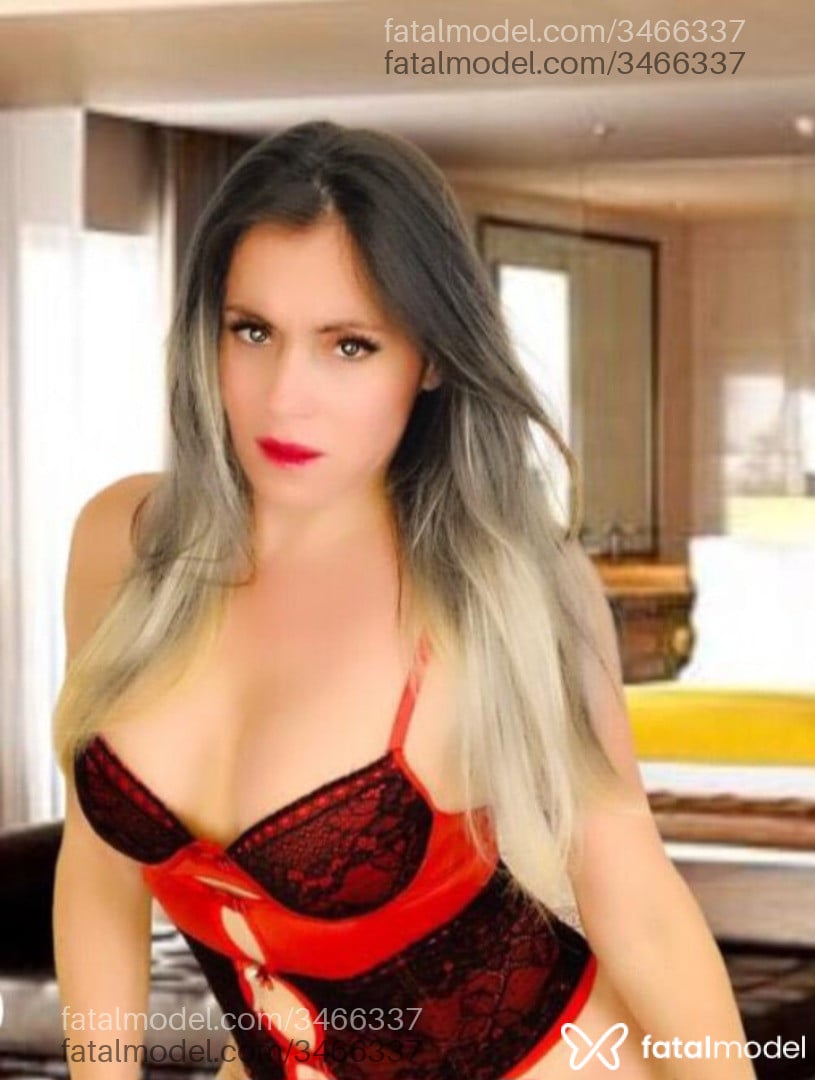 Acompanhante mulher trans loira (o) de olhos cinza - Mayara Mello