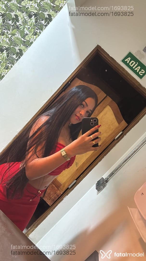 Acompanhante mulher morena (o) de olhos castanhos - ágata