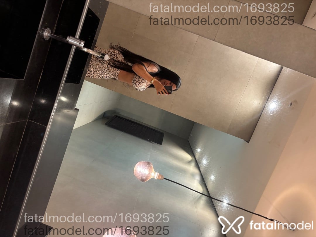 Acompanhante mulher morena (o) de olhos castanhos - ágata